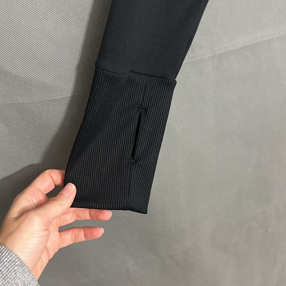 Gilly Hicks Cropped Work Out Top - Picture 2 of 5